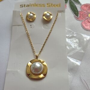 Gold Plated and Faux Pearl Stainless Steel Jewelry Set